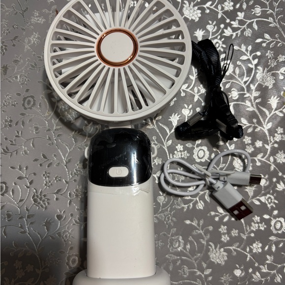 White Personal Portable Fan with LED Display - Picture 4 of 6